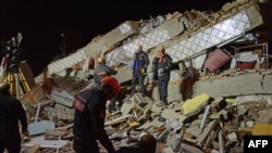 1月24日星期五，土耳其遭遇6.8级地震，至少21人死亡。