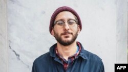 Suuraa gaazexeesaa Daaniiy Feenster mattii isaa irraa argame