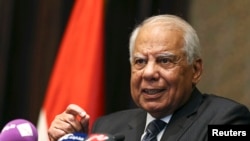 埃及過渡總理哈贊姆貝卜拉維在記者會上