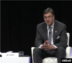 美国海事局执行董事杰龙2017年4月3日主席海军联盟活动 （美国国防部视频截图）