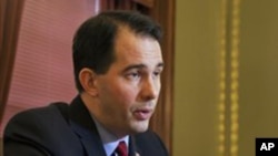 威斯康辛州州長斯科特‧沃克企圖頒佈有關集體談判權的新法