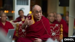 西藏宗教领袖达赖喇嘛 (资料照片)
