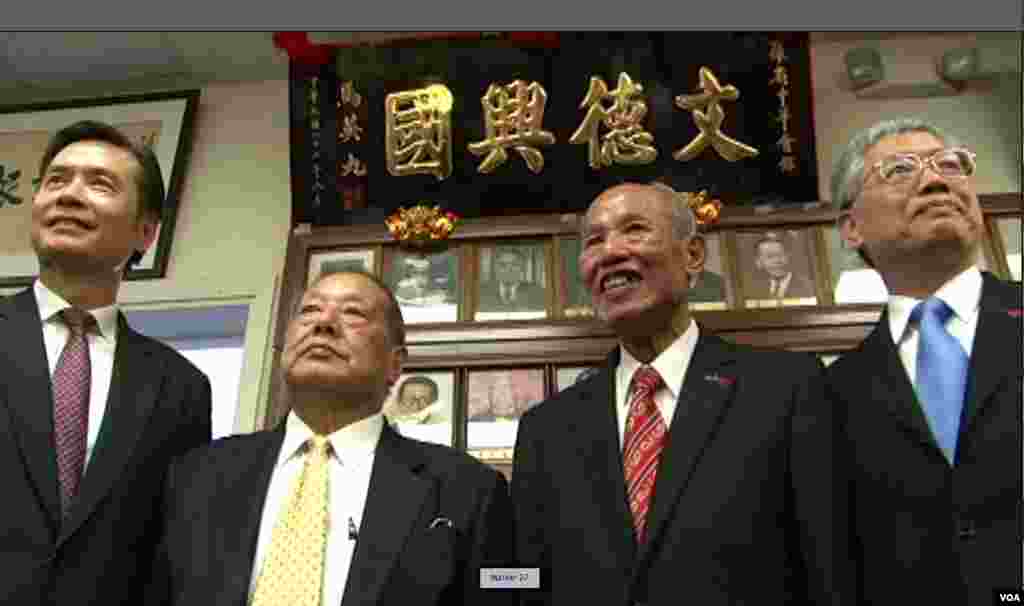 左起金溥聪、马国威、侨领黄金泉、侨务委员长陈士魁（美国之音记者包小祥拍摄）