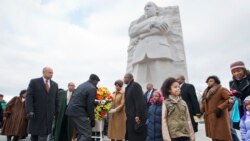 ລາຍການກະຈາຍສຽງຂອງວີໂອເອລາວ: ຜູ້ນໍາດ້ານສິດທິມະນຸດ ແລະຄອບຄົວຂອງ ທ່ານ ຄິງ, ລະນຶກໃຫ້ ວັນພັກ ມາຣ໌ຕິນ ລູ ເທີ ຄິງ ເປັນວັນຮຽກຮ້ອງໃຫ້ດໍາເນີນການພິເສດ 