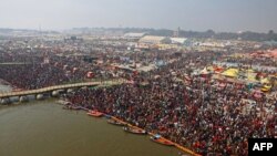 Maniyyata sun cika a kefen Ganges, ruwan Yamuna da kogin Saraswati a 'Mauni Amavasya' lokacin bikin Maha Kumbh Mela, January 29, 2025.
