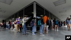 Voters, mostly students, wait to cast ballots at a Texas primary election polling site on the University of Texas campus, March 6, 2018, in Austin.