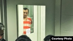 賈邁勒被關押在密蘇里州普拉特縣看守所內。