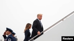 美国总统特朗普和第一夫人梅拉尼娅乘坐“空军一号”，从马里兰州安德鲁斯空军基地出发，前往宾夕法尼亚