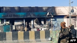 巴基斯坦俾路支斯坦省一家銀行被激進份子焚燒。 (2025年2月1日)