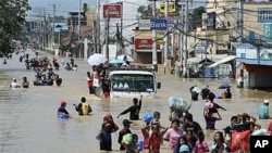 台风造成的洪水给一百多万菲律宾人带来痛苦