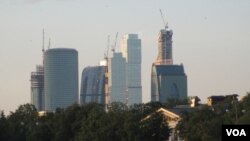 跟随中国将妨碍俄罗斯现代化。正在建设之中的“莫斯科城”商贸区。(美国之音白桦拍摄)