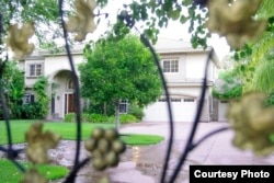 张曙光在胡桃市的五卧五浴豪宅 (Leo 提供）