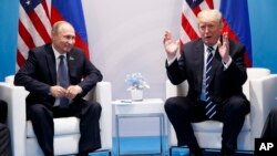 Дональд Трамп и Владимир Путин на саммите G20. Гамбург, 7 июля 2017.