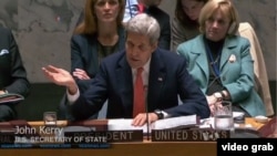 美國國務卿克里針對敘利亞問題發表看法。聯合國即將就敘利亞政治過渡舉行談判。（VOA視頻截圖）