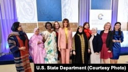 بھارت کے شہر حیدر آباد کے سینٹ جوزف کتیھڈرل کو کرسمس کے موقع پر خصوصی طور پر برقی قمقموں سے سجایا گیا ہے۔