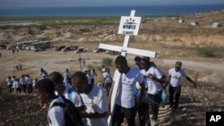 海地人悼念大地震死難者