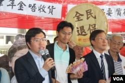 2018年10月10日，香港民主党议员抗议林郑月娥施政报告 （美国之音记者申华拍摄）