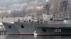 俄罗斯军舰停泊在克里米亚黑海塞瓦斯托波尔海军基地。（2014年2月27日）