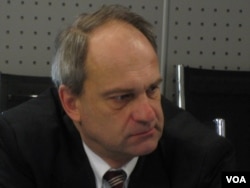 学者穆金(美国之音白桦拍摄)