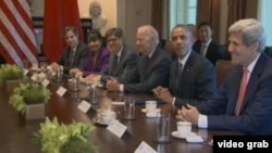 美国总统奥巴马在白宫和来访的中国官员会晤(照片来源：视频截图)