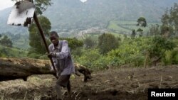 Muneman Rugema, 22, tills soil in Masisi, northwest of Goma, DRC, Dec. 19, 2008.
