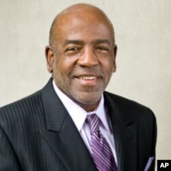 北卡罗来纳大学法学院教授查尔斯．戴伊