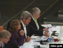 国务卿克里出席北极理事会会议(美国之音视频截图)