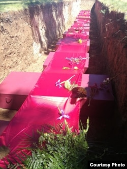 内华达州卡尔林市中国铁路工人遗骨安葬现场（犹他州参加者小濂摄）