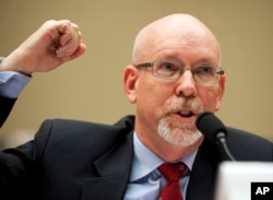 前美國駐利比亞副大使希克斯在聽證會上