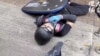 一名18岁香港反送中抗议者被警察发射的子弹打中倒在地上。（2019年10月1日）