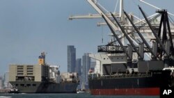 Порт в городе Окленд на севере Калифорнии (архивное фото)