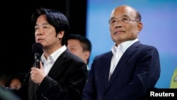 台灣行政院長蘇貞昌（右）。(路透社照片)