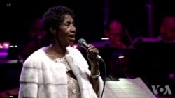 歌迷悼念“灵魂歌后”艾丽莎·富兰克林