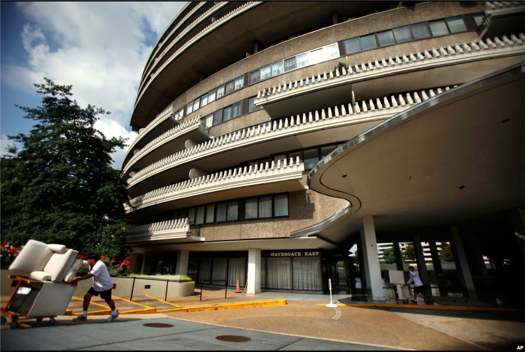 Movers remove furniture from the Watergate Complex in Washington, on July 21, 2009. The Watergate Hotel that is part of the complex, was made famous by the Watergate scandal. (AP Photo)