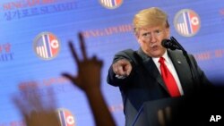 川普总统12号在新加坡接受媒体提问