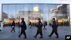 中国的苹果店门口