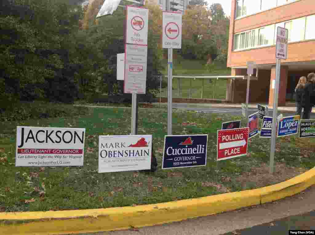 维吉尼亚州一投票站(美国之音杨晨拍摄)