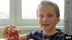 被美国养母送回莫斯科的俄罗斯男孩萨韦利耶夫