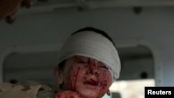 喀布爾一名男孩在2018年1月27日的恐怖襲擊中受傷（路透社）