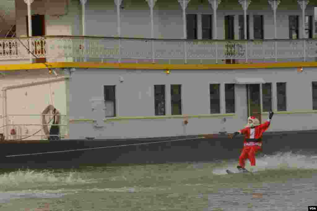 Санта в городе