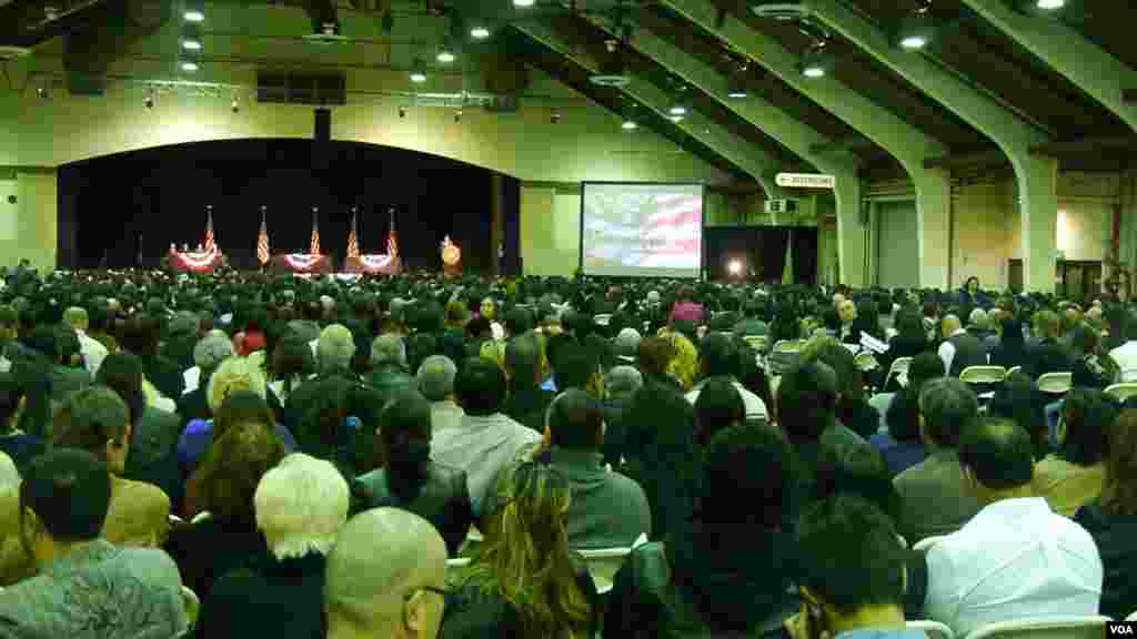 宣誓入籍会场(美国之音国符拍摄)