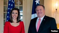 美国国务卿蓬佩奥和国务院新发言人摩根·奥特加斯。