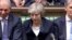 英国首相特蕾莎·梅在议会否决脱欧协议后坐在议会里。（2019年1月15日）