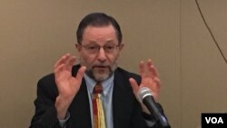 澳洲學者家博在全球台灣研究所談台灣歷史 (美國之音鍾辰芳拍攝)