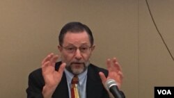 澳大利亚学者家博在全球台湾研究所谈台湾历史 (美国之音钟辰芳拍摄)