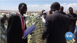 At least 1,000 people gathered for the burial of Francisco Tchikuteny Sabalo despite prohibitions on large gatherings in Angola, April 19, 2020.