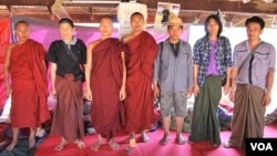 缅甸僧侣参加抗议中缅合资莱比塘铜矿的活动。（图片摄影：朱诺）
