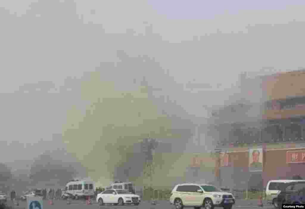 天安門遭車撞擊致5死38人傷（圖片來自微博網友）