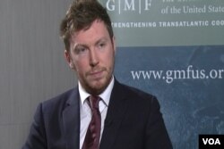 安德鲁.斯莫尔（美国之音图片）