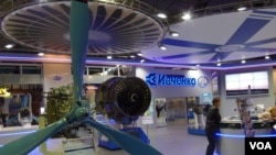 2013年8月莫斯科航展上的乌克兰扎波罗热西奇飞机发动机公司展台。俄罗斯官员透露，中国与俄罗斯计划联合研制的重型直升机考虑采用西奇公司的发动机。（美国之音白桦拍摄）